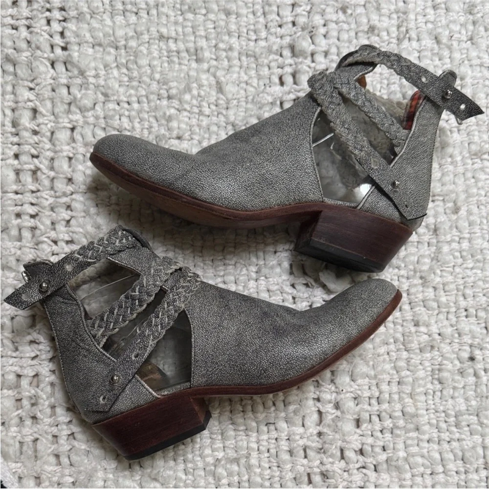 Uxibal Trenza Cutout Braided Booties | Artisan Leather | Stacked Heel